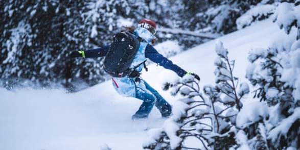 Snowboarder bei der Tiefschneeabfahrt Tourismusverband Obertauern